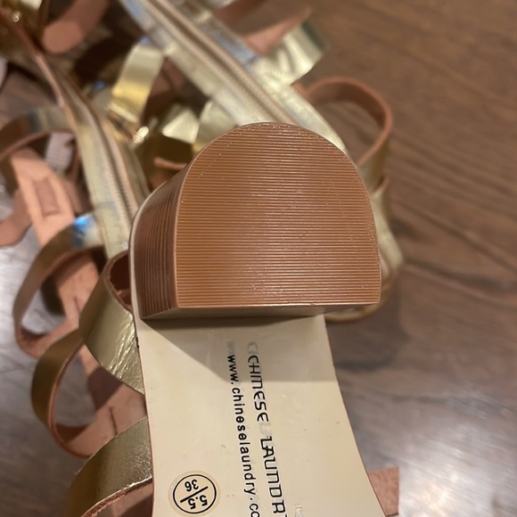 CHINESE LAUNDRY BLOCK HEEL GOLD GLADIATOR SANDAL (CLARITY) - Picture 5 of 7